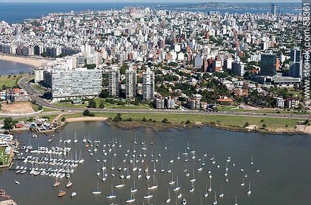 Vista aérea del Puerto del Buceo, rambla Armenia. Edificio Panamericano, torres del Puerto - Departamento de Montevideo - URUGUAY. Foto No. 58361