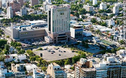 Vista aérea del Hotel Sheraton, Punta Carretas Shopping - Departamento de Montevideo - URUGUAY. Foto No. 58429
