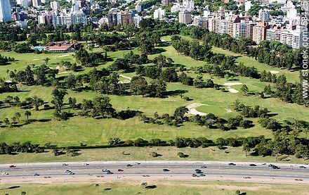 Vista aérea de la Rambla Wilson, Club de Golf - Departamento de Montevideo - URUGUAY. Foto No. 58425