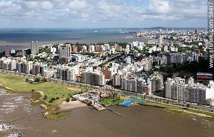 Vista aérea de la Rambla Gandhi. Club La Estacada. - Departamento de Montevideo - URUGUAY. Foto No. 58417