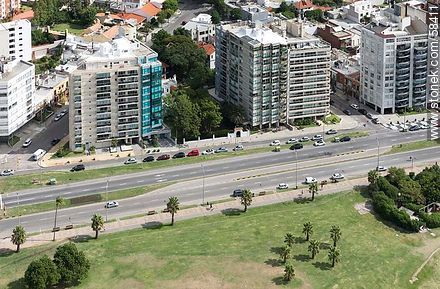 Vista aérea de la Rambla Gandhi y José Zorrilla de San Martín - Departamento de Montevideo - URUGUAY. Foto No. 58411