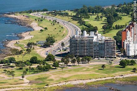 Vista aérea del Club de Golf de Punta Carretas, Rambla Wilson - Departamento de Montevideo - URUGUAY. Foto No. 58394
