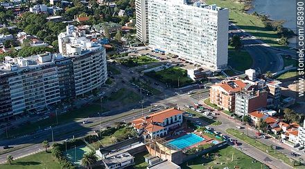 Vista aérea del Club Banco Comercial, edificio Panamericano. - Departamento de Montevideo - URUGUAY. Foto No. 58390