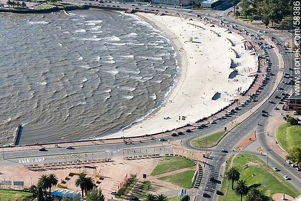 Vista aérea de la Playa Ramírez - Departamento de Montevideo - URUGUAY. Foto No. 58386