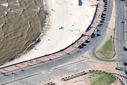 Vista aérea de la Playa Ramírez - Departamento de Montevideo - URUGUAY. Foto No. 58385