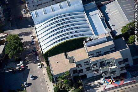 Vista aérea de la embajada de Alemania en la calle La Cumparsita y Santiago de Chile. Gimnasio del Club Atenas - Departamento de Montevideo - URUGUAY. Foto No. 58472
