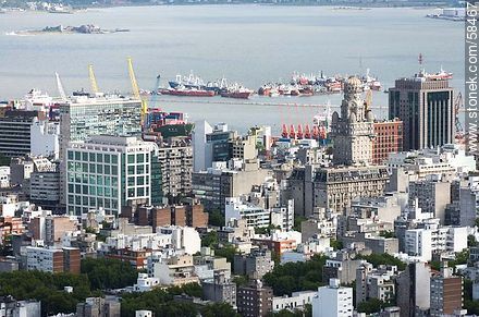 Vista aérea de los edificios que rodean a la Plaza Independencia. Torre Ejecutiva, Palacio Salvo. Hotel Radisson. - Departamento de Montevideo - URUGUAY. Foto No. 58467
