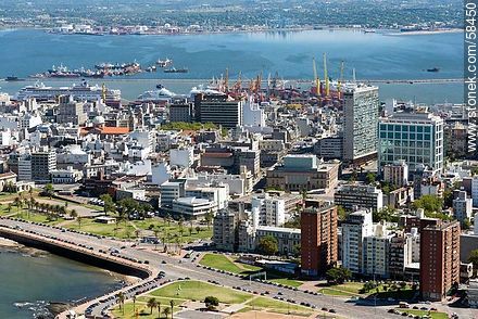 Aerial view of the Plaza España, Rambla Gran Bretaña, Torre Ejecutiva, sports clubs AEBU and Hebraica Maccabi. Mnisterio of Transport and Public Works - Department of Montevideo - URUGUAY. Photo #58450
