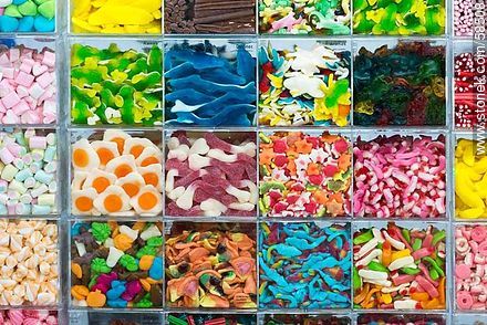 Mercado Agrícola. Multicolor candy - Department of Montevideo - URUGUAY. Foto No. 58508