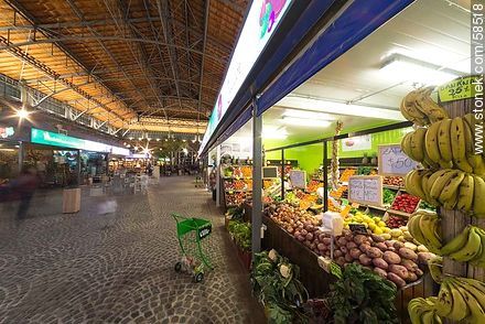 Mercado Agricola at night. Green grocery - Department of Montevideo - URUGUAY. Photo #58518