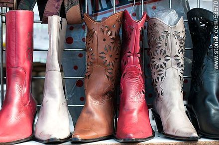 Women's boots - Department of Montevideo - URUGUAY. Foto No. 58570