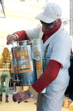 Hot coffee - Department of Montevideo - URUGUAY. Foto No. 58563