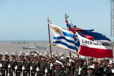 Día de la Armada en su plaza de Punta Gorda. Militares de la Marina en formación. - Departamento de Montevideo - URUGUAY. Foto No. 58621