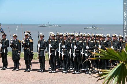 Día de la Armada (Navy Day) in its plaza in Punta Gorda. Military salute to the national flag. - Department of Montevideo - URUGUAY. Foto No. 58618