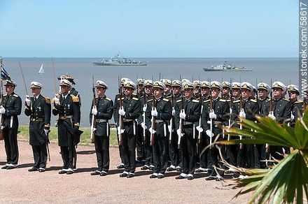 Día de la Armada (Navy Day) in its plaza in Punta Gorda. Military salute to the national flag. - Department of Montevideo - URUGUAY. Foto No. 58617