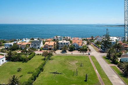 From the lighthouse of Punta del Este. Calle El Faro west - Punta del Este and its near resorts - URUGUAY. Foto No. 58665
