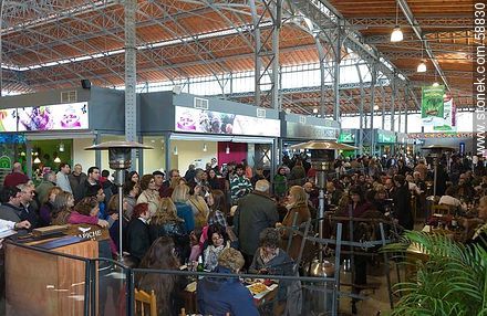Mercado Agrícola de Montevideo. A crowded Sunday - Department of Montevideo - URUGUAY. Foto No. 58830