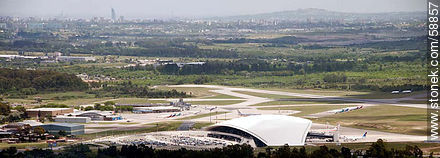 Vista aérea del Aeropuerto Carrasco, torre Antel, Cerro de Montevideo - Departamento de Canelones - URUGUAY. Foto No. 58857