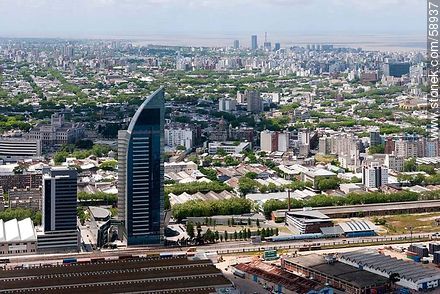 Vista aérea de la torre de Antel. Al fondo las torres del Buceo - Departamento de Montevideo - URUGUAY. Foto No. 58937