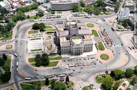 Vista aérea del Palacio Legislativo - Departamento de Montevideo - URUGUAY. Foto No. 58932