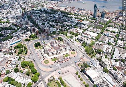 Vista aérea del Palacio Legislativo - Departamento de Montevideo - URUGUAY. Foto No. 58929