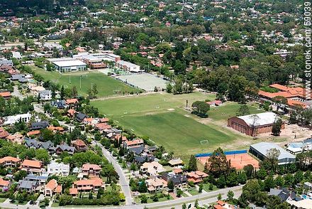 Vista aérea de los colegios Stella Maris y Scuola Italiana - Departamento de Montevideo - URUGUAY. Foto No. 59039