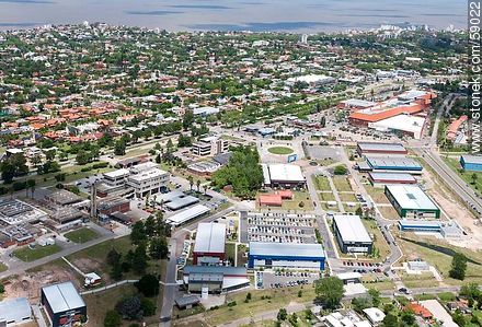 Vista aérea del LATU y Portones Shopping - Departamento de Montevideo - URUGUAY. Foto No. 59022