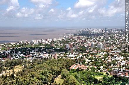Vista aérea del Parque Rivera y los barrios de Malvín y Buceo - Departamento de Montevideo - URUGUAY. Foto No. 59013