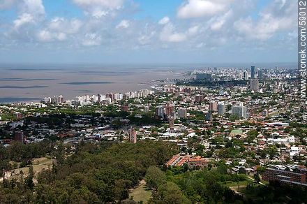 Vista aérea del Parque Rivera y los barrios de Malvín y Buceo - Departamento de Montevideo - URUGUAY. Foto No. 59012