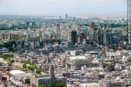 Vista aérea de los barrios Ciudad Vieja, Centro, Cordón y Buceo - Departamento de Montevideo - URUGUAY. Foto No. 59125