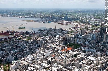 Vista aérea de la Ciudad Vieja y Puerto de Montevideo - Departamento de Montevideo - URUGUAY. Foto No. 59119