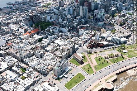Aerial view of Rambla Gran Bretaña. Hotel Columbia, Templo Inglés, Plaza España. - Department of Montevideo - URUGUAY. Foto No. 59116