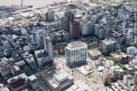 Vista aérea de las calles Ciudadela y Liniers. Torre Ejecutiva - Departamento de Montevideo - URUGUAY. Foto No. 59108