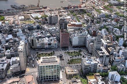 Aerial view of the Plaza Independencia - Department of Montevideo - URUGUAY. Photo #59106