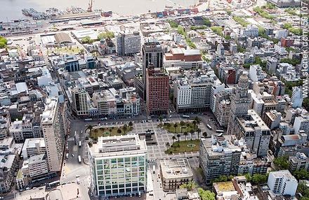Vista aérea dela Plaza Independencia - Departamento de Montevideo - URUGUAY. Foto No. 59107