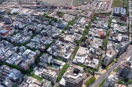 Aerial view of the Avenida del Libertador. streets Río Negro, Julio Herrera y Obes, Rio Branco - Department of Montevideo - URUGUAY. Foto No. 59098