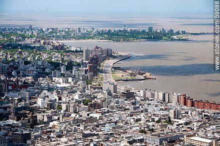 Vista aérea de la Rambla Sur, Palermo y Barrio Sur. Hospital Maciel - Departamento de Montevideo - URUGUAY. Foto No. 59088