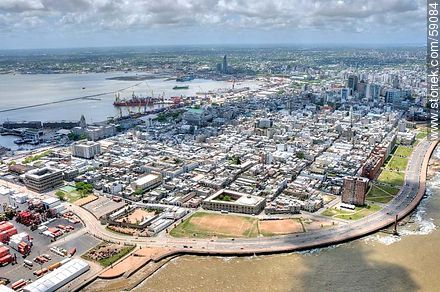 Vista aérea de la Ciudad Vieja, rambla Francia - Departamento de Montevideo - URUGUAY. Foto No. 59084