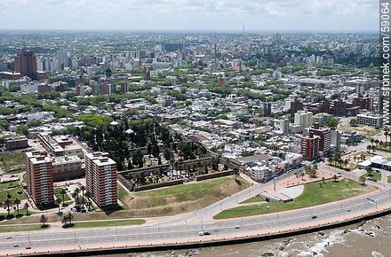 Vista aérea de la Rambla Argentina. Calle La Cumparsita. - Departamento de Montevideo - URUGUAY. Foto No. 59064