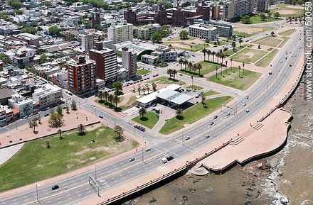 Aerial view of the Rambla Argentina and Calle La Cumparsita. ANCAP Station. Calle Ejido - Department of Montevideo - URUGUAY. Foto No. 59059