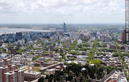 Vista aérea del Barrio Sur y Centro. Calle Yaguarón. - Departamento de Montevideo - URUGUAY. Foto No. 59058