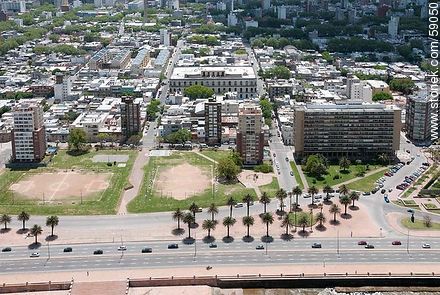 Vista aérea de la Rambla Argentina. Canchas de baby fútbol - Departamento de Montevideo - URUGUAY. Foto No. 59050