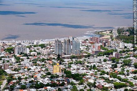 Vista aérea del barrio Buceo. Torres Diamantis - Departamento de Montevideo - URUGUAY. Foto No. 59130