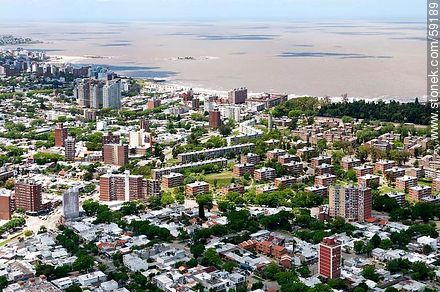 Vista aérea del Bulevar Batlle Y Ordóñez y Santiago Rivas. Viviendas cooperativas. - Departamento de Montevideo - URUGUAY. Foto No. 59189
