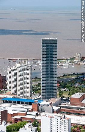 Vista aérea de la torre 4 del WTC, de 40 pisos - Departamento de Montevideo - URUGUAY. Foto No. 59144