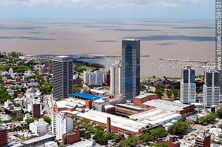 Vista aérea de Montevideo Shopping Center y las torres del WTC. Zona Franca del Buceo - Departamento de Montevideo - URUGUAY. Foto No. 59131
