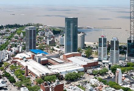 Vista aérea de Montevideo Shopping Center y las torres del WTC. Zona Franca del Buceo - Departamento de Montevideo - URUGUAY. Foto No. 59133