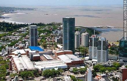 Vista aérea de Montevideo Shopping Center y las torres del WTC. Zona Franca del Buceo - Departamento de Montevideo - URUGUAY. Foto No. 59134