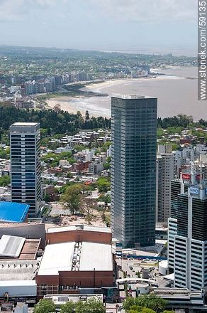 Vista aérea de Montevideo Shopping Center y las torres del WTC. Zona Franca del Buceo - Departamento de Montevideo - URUGUAY. Foto No. 59135