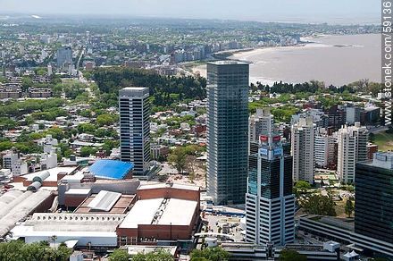 Vista aérea de Montevideo Shopping Center y las torres del WTC. Zona Franca del Buceo - Departamento de Montevideo - URUGUAY. Foto No. 59136